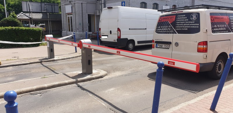 Fizető parkoló rendszerek 2 db sorompó telepítésünk