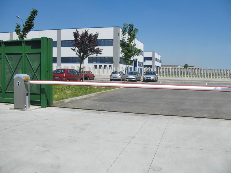 Fizető parkoló rendszerek Sorompó 8 méteres karral