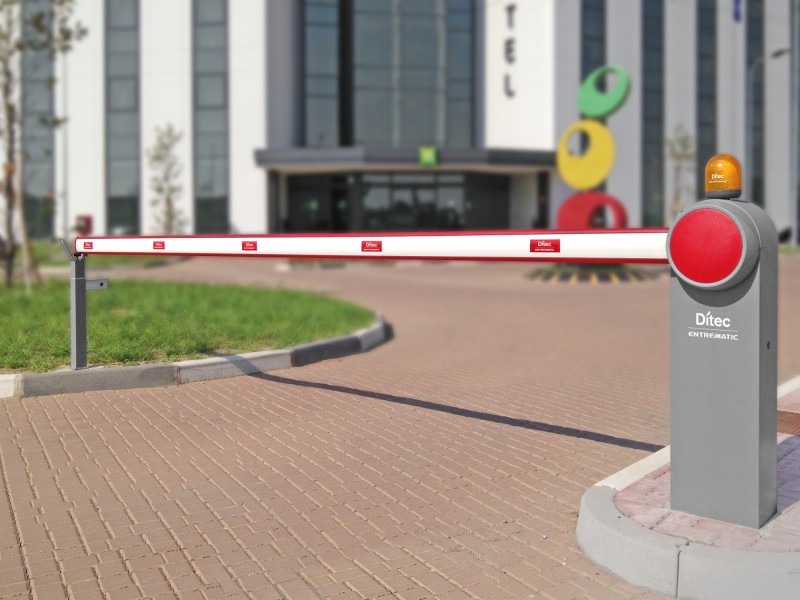 Fizető parkoló rendszerek Sorompó a hotel parkolójánál