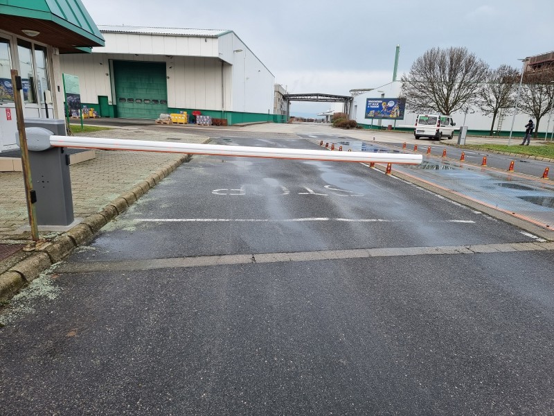 Fizető parkoló rendszerek Parkolórendszer teljes körű kivitelezésünk a Sió-Eckes Kft telephelyén