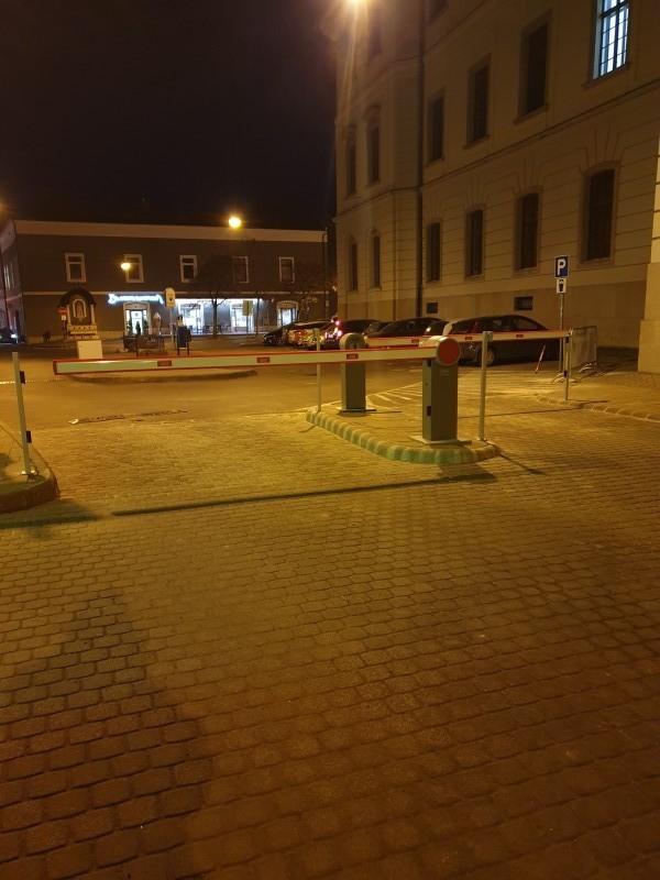 Fizető parkoló rendszerek Sorompòk telepìtèse Eger központjàban