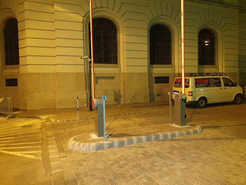 Fizető parkoló rendszerek Sorompòk telepìtèse Eger központjàban